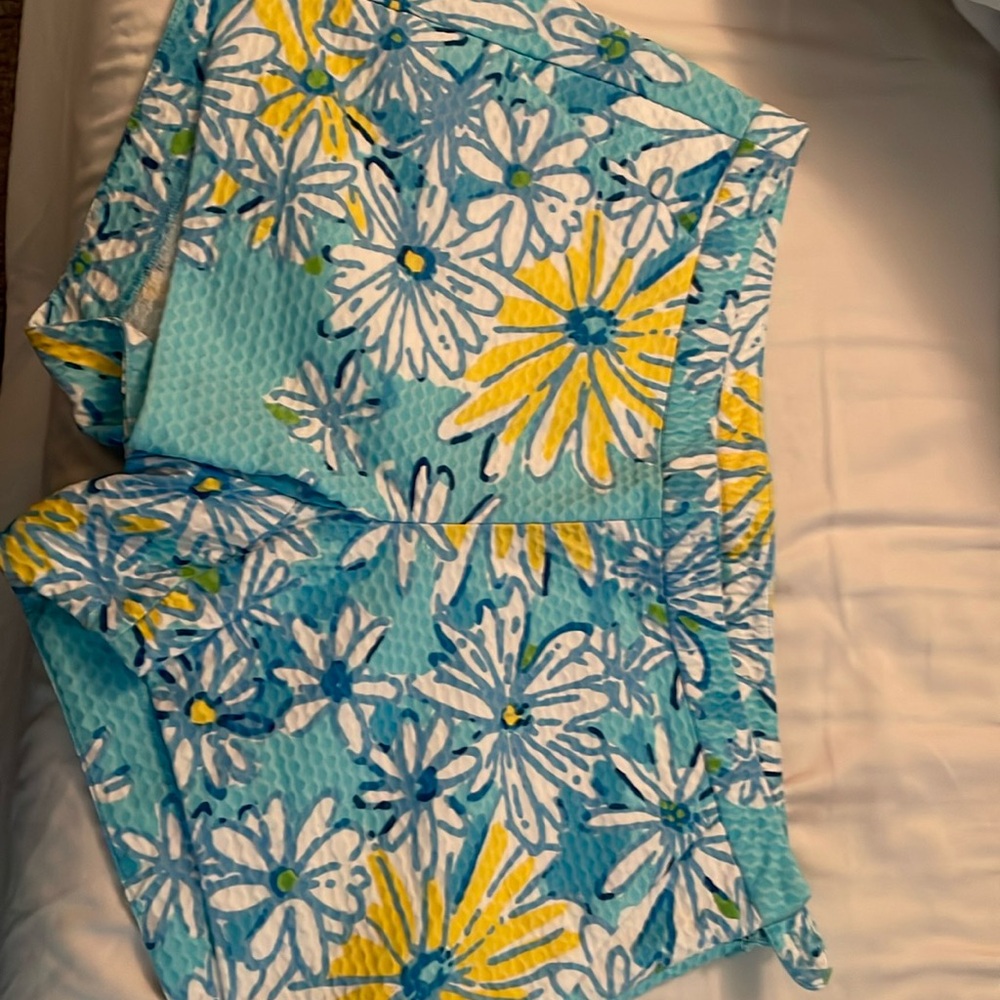 Like new Lilly Pulitzer size 4 shorts